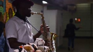 Застряла в метро Нью-Йорка  из-за него