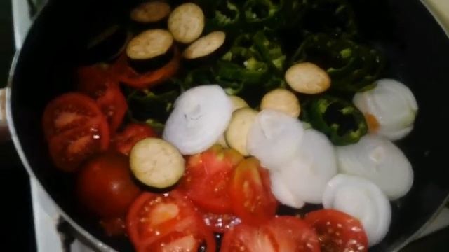 Вкусный ужин для мужа!Тушёные овощи с яйцом и жареная картошка!