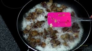 Гуляш с подливкой рецепт. Гуляш из бедра индейки. Как приготовить гуляш. Гуляш с мукой рецепт