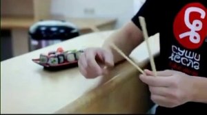 Как держать палочки для суши
