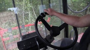 Мощь и надёжность УЭС-2-280А с мульчером на измельчении древесины
