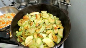 Запеканка из кабачков, капусты  и охотничьих сосисок