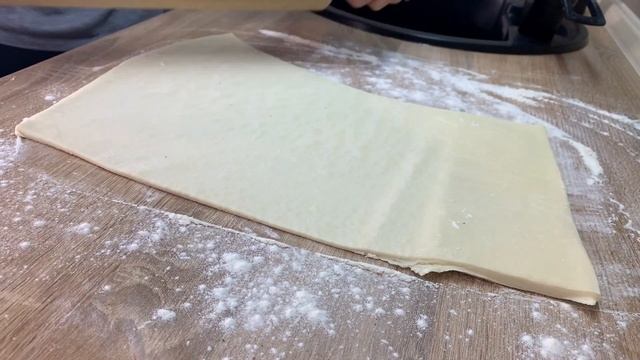 Купил готовое тесто в магазине и приготовил Штрудель с яблоками