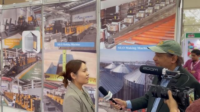 (Silo upright forming machine)
|Silo column forming machine|
{Silo post forming machine}