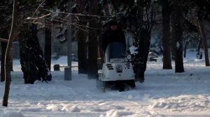 Подготовка лыжни в Нарымском сквере