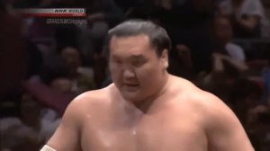 Грузин сумоист победил великого ёкодзуну Хакухо