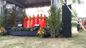"Цвiте терен, цвiте терен, листя опадає" - Ukrainian Folk song