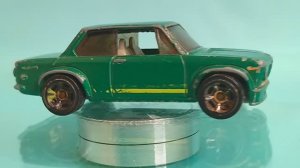 Машинка Hot Wheels BMW 2002