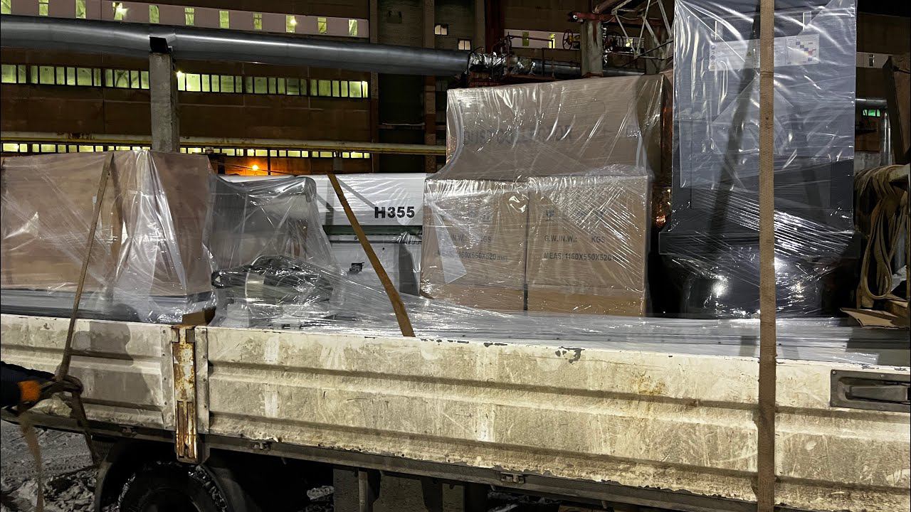 Прибытие нового оборудования в выставочный зал смотреть онлайн