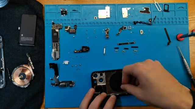 iPhone 13 mini: пересборка в новый корпус