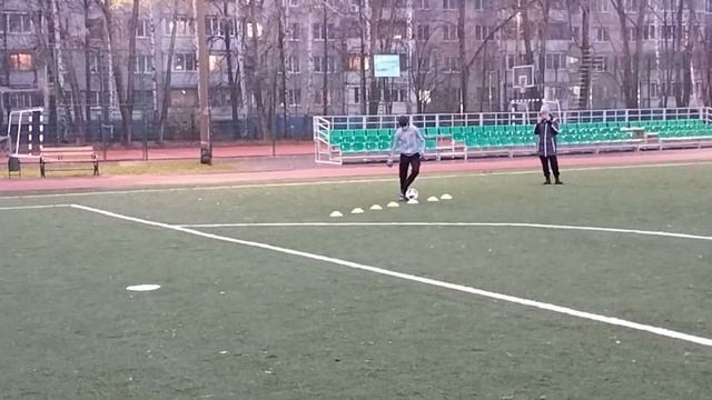 как научится играть в футбол не рабочей ногой смотреть онлайн