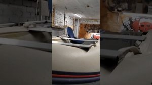 Лебёдка для лодки в гараже.