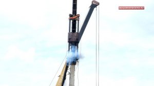 Сваи забивают на мосту