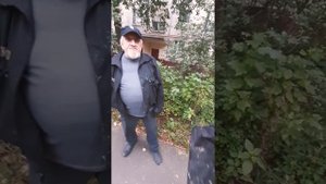 Синдром плюшкина. Свалка во дворе многоквартирного дома.