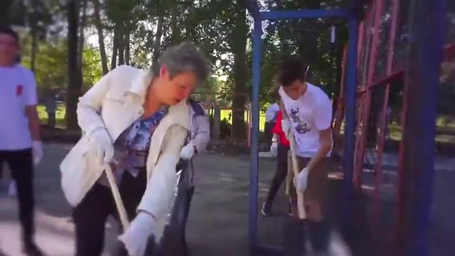 Активисты МГЕР провели субботник смотреть онлайн
