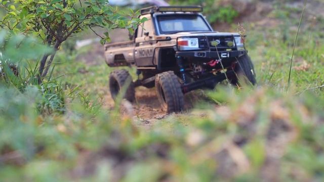 E3S-RC / Test New KiLLERBODY LAND CRUiSER LC70 – SCX10 vs RC4WD TF2 LWB 4X4