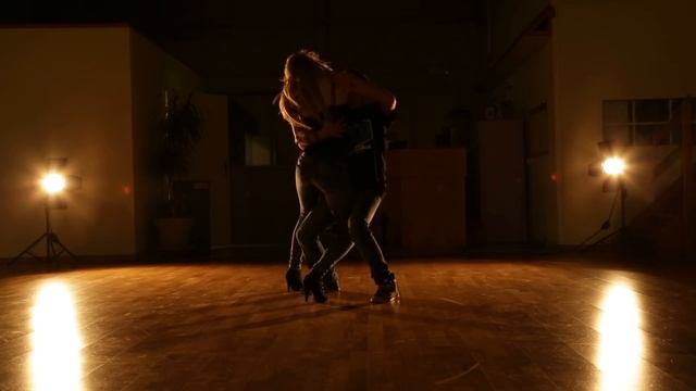 Bachata Freestyle "Aventura - Por un segundo" смотреть онлайн