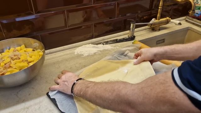 ПИРОГ С МЯСОМ ТЕСТО СУПЕР смотреть онлайн