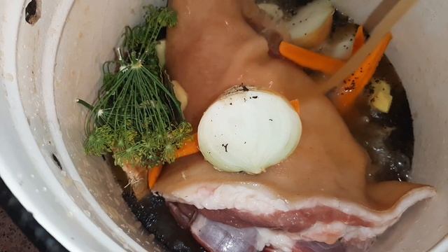 Свиная рулька в квасе. смотреть онлайн