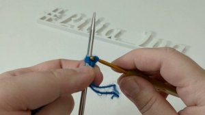 Набор петель на спицы с помощью крючка.
