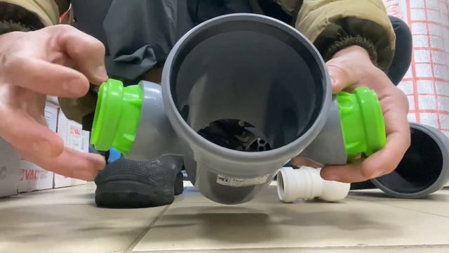 Новинка в канализации от фирмы LEO. Поворотные углы тройники патрубок к унитазу с изменяемым углом? смотреть онлайн