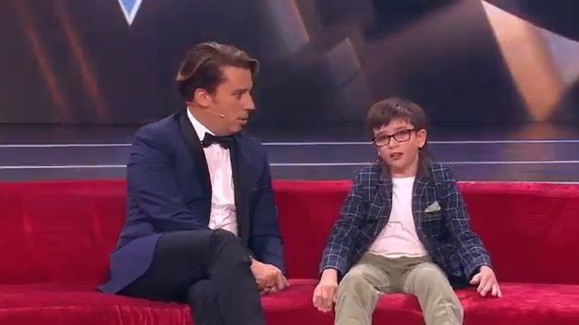 Мальчик поют гимн Казахстана и Франции смотреть онлайн