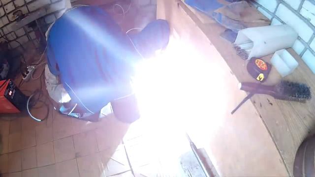 Сварка резьбы возле стены.mp4 смотреть онлайн