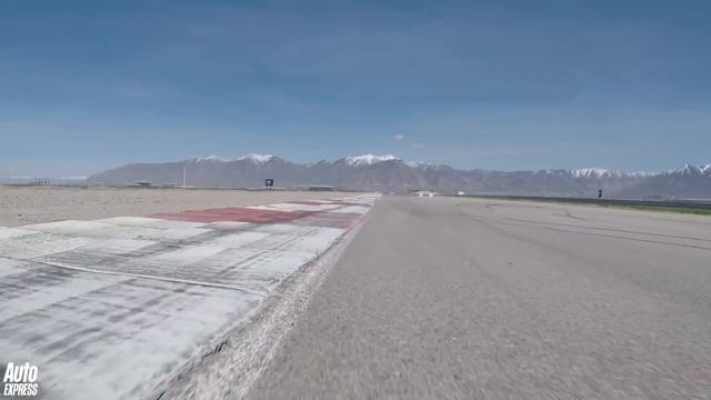 New Ford GT review - is Le Mans racer too brutal for the road? смотреть онлайн