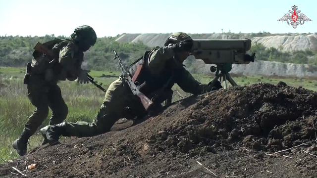 Мотострелки отрабатывают стрельбу из ПТРК на полигоне в тыловом районе зоны СВО