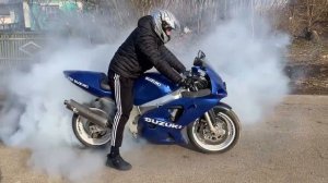 Suzuki gsxr 750 Джиксер ( бернаут )