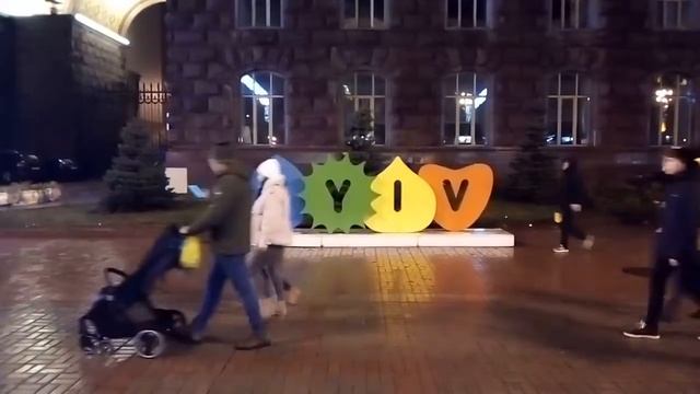 Пешая прогулка по Крещатику от Майдана Независимости до ЦУМа Прогулки по Киеву. смотреть онлайн