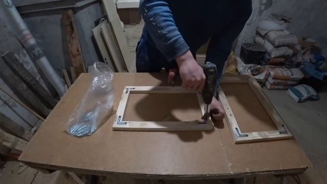 Сделал брудер для цыплят трехэтажный из старой мебели Своими руками \ Поилки и кормушки смотреть онлайн