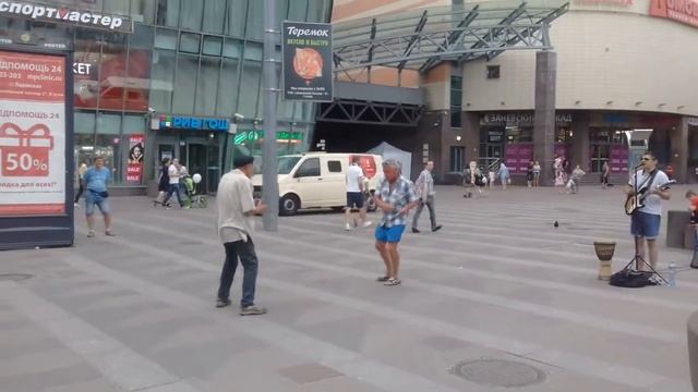 Санкт-Петербург. Ладожский вокзал. Выступление (туман). смотреть онлайн