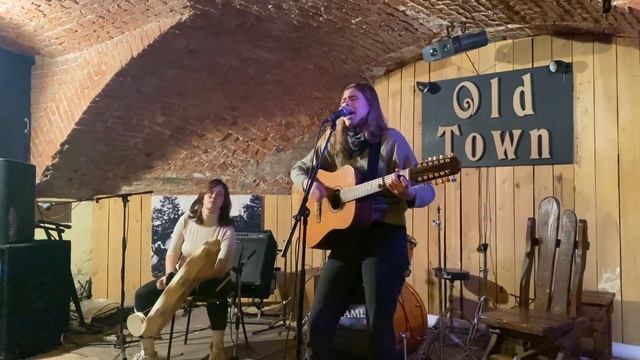 Полина Баранкова и группа "Андрей Рублёв" – "Тонька - пулемётчица" смотреть онлайн