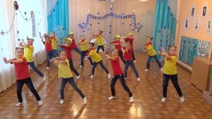 Смешанная группа Д/С 11  Танец "Помахали ручкой маме"