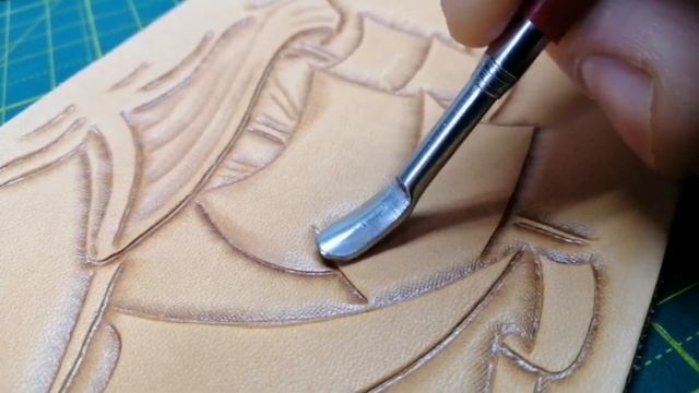 Процесс тиснения и покраски кожи растительного дубления смотреть онлайн