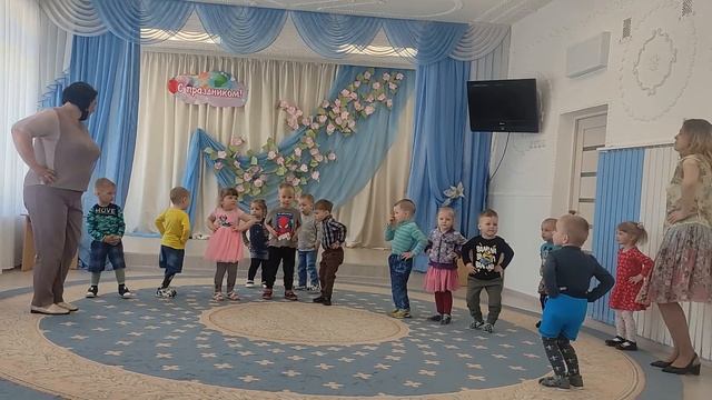 День семьи. Поздравление 1 младшей группы № 2 смотреть онлайн