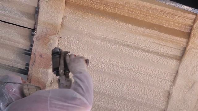 Внутреннее утепление крыши промышленного здания напыляемым ППУ