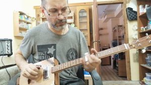 4 струнный электроакустический сигарбокс