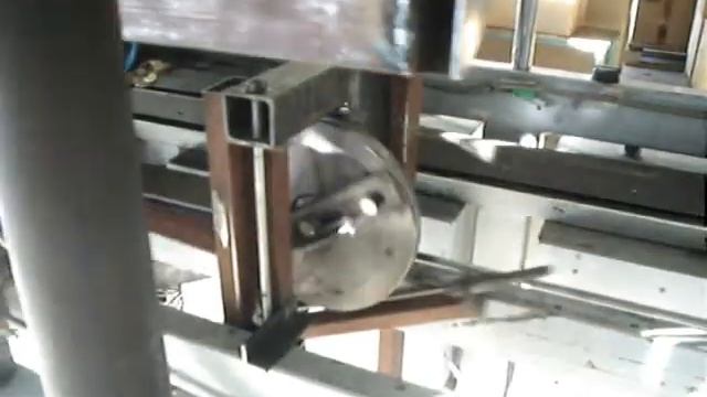 Термоформовочный автомат АТ-1322_привод_рычаг.wmv смотреть онлайн