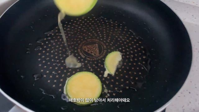 sub)자취 브이로그ㅣ아웃백 빵 20개 시켜먹는 어른🥖ㅣ남의 돈 받아먹는 거 참 힘드네..ㅣ퇴근하고 밥 먹는 행복ㅣ낙곱새,육회 비빔밥,서브웨이,샤브샤브ㅣ다이어트 식단ㅣvlog