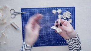 Как сделать простые цветы из кружева своими руками.  Мастер-класс.  Декор для скрапбукинга