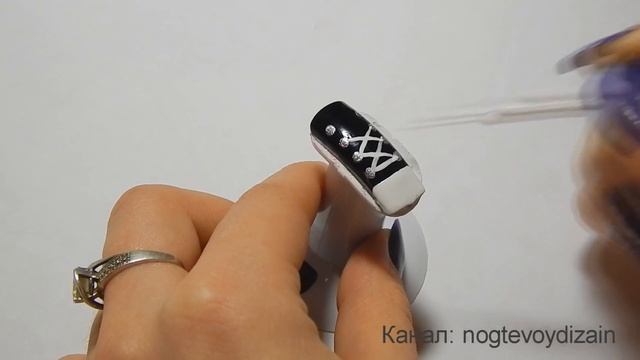Как сделать необычный маникюр "Кеды" смотреть онлайн