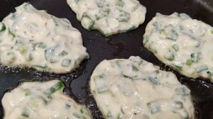 Рецепт цыбульников (оладки с зеленым луком)
