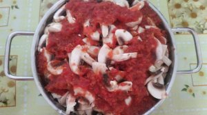 Тушёный картофель с овощами и грибами