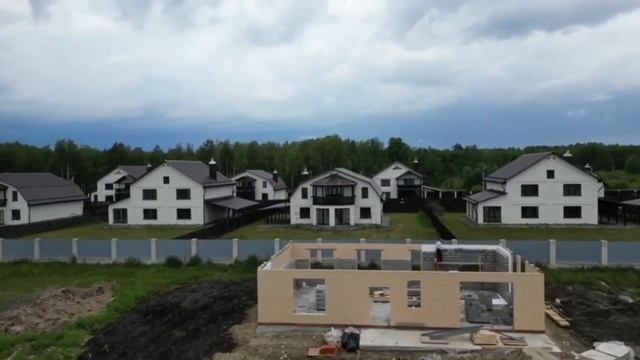 Дом по проекту Барн от компании 72DO_MA растет смотреть онлайн