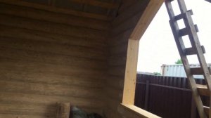 Покраска сруба кистью