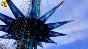 Катаемся на очень высокой Карусели в парке Аттракционов Plopsaland De Panne 2016