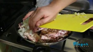 Тушеные бараньи ребрышки на сковородке. Рецепт приготовления.