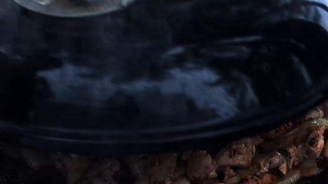 ОБАЛДЕННАЯ картошечка на садже на углях. От  чо похавать